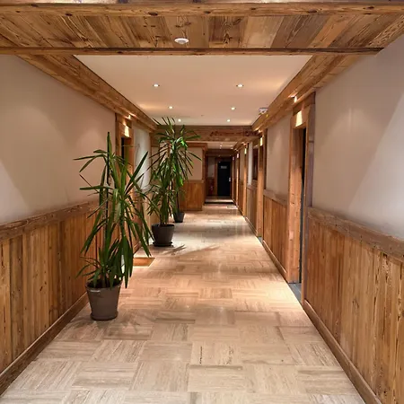 Les Grandes Bosses 1650 Apartment